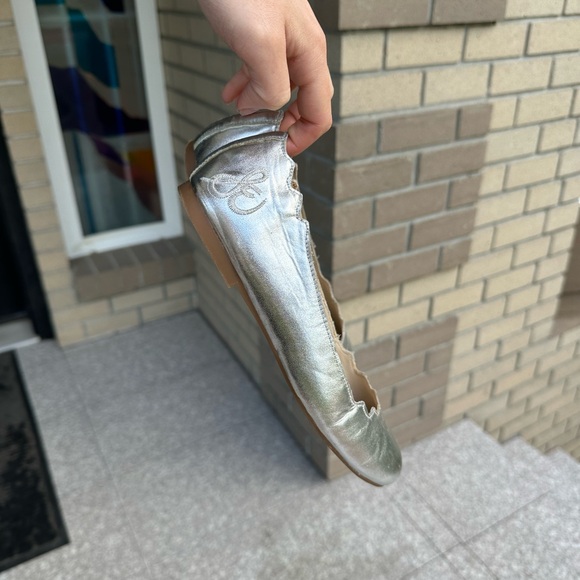 Sam Edelman Finnegan Flats in Silver Size 6.5 - Picture 2 of 4